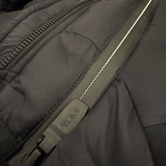 TUMI Men's Navy Quilted Lightweight Puffer Jacket - Size X-Large - 1527501041 - Picture 8 of 16